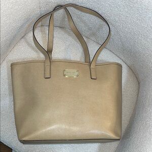 Michael Kors Tan Tote Bag with Structured Design Commuter/Work Purse  Beige